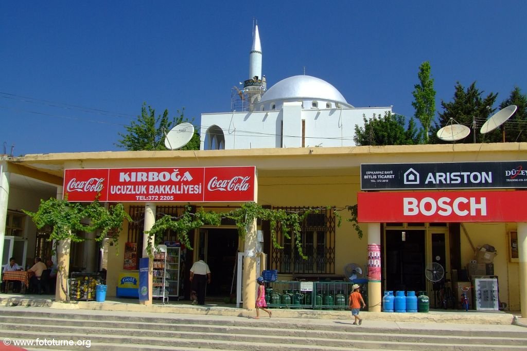 Магазины на площади