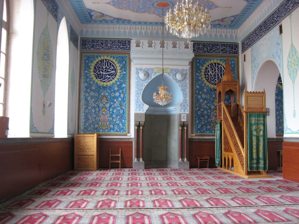 Зашли мы и в мечеть