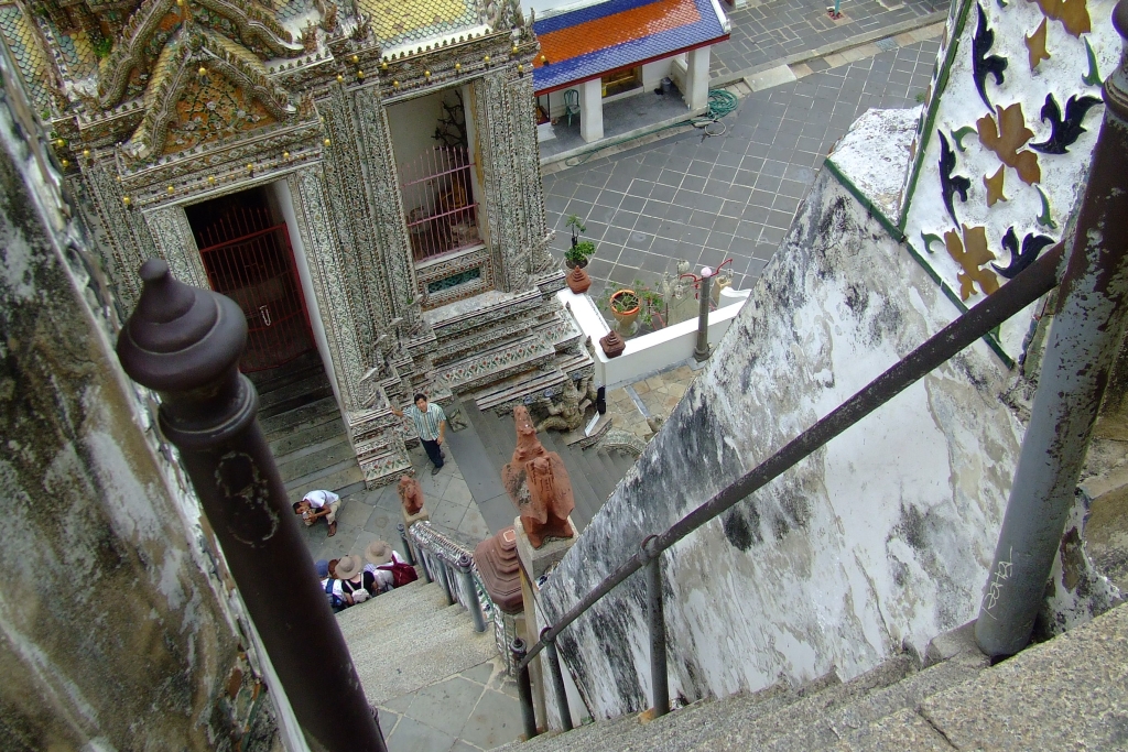 Ступени очень крутые и очень высокие