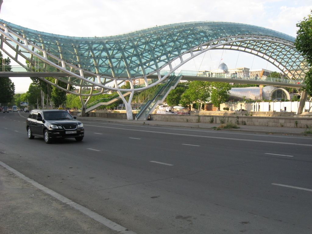Длина моста - 156 метров