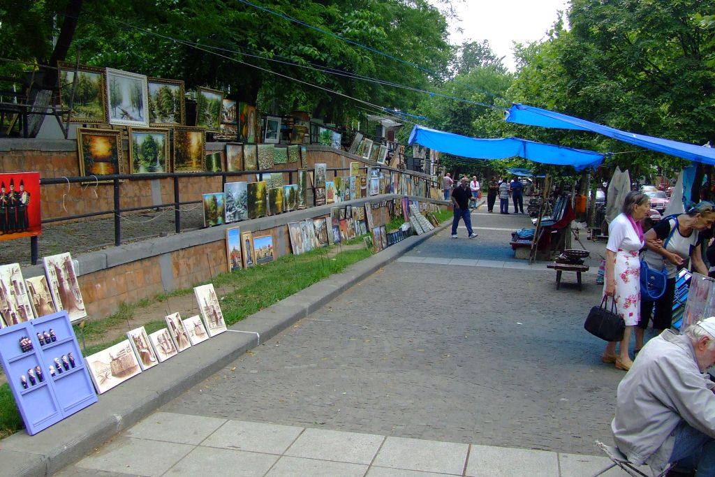 Возле Сухого моста есть интересное место
