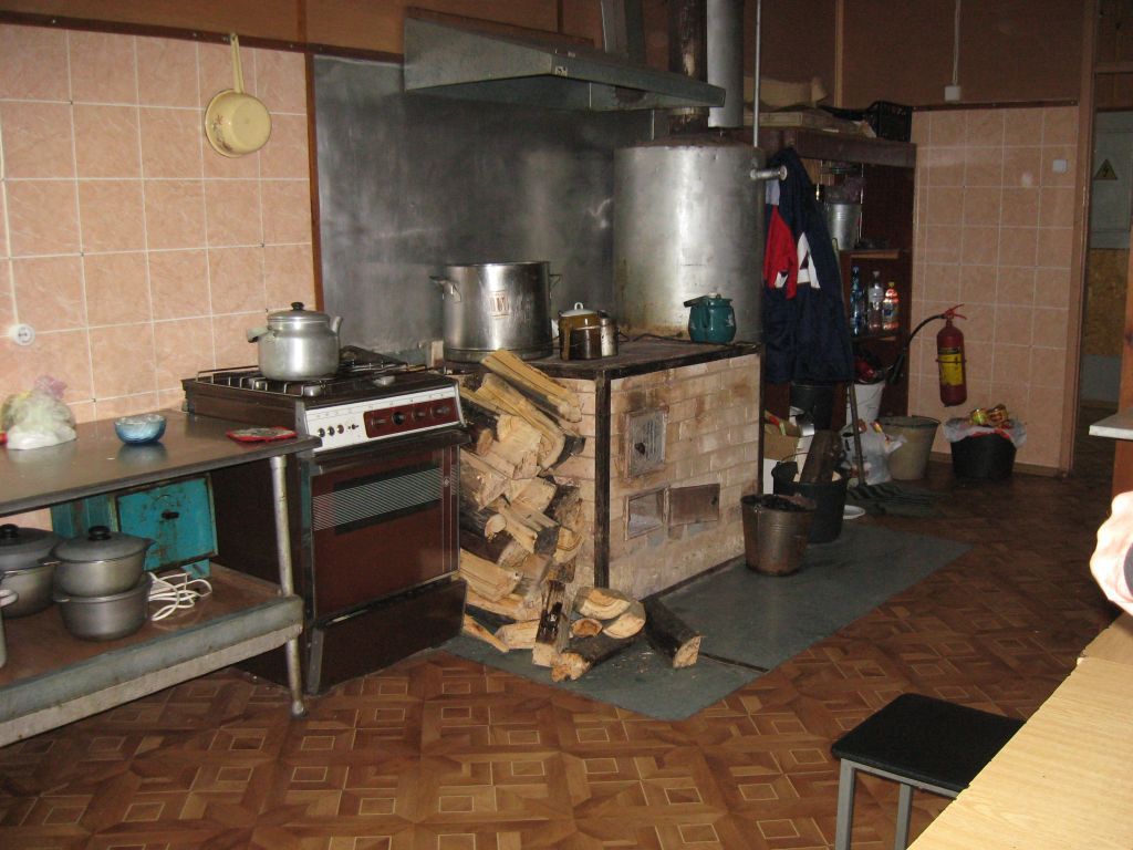 Кухня с теплой печью