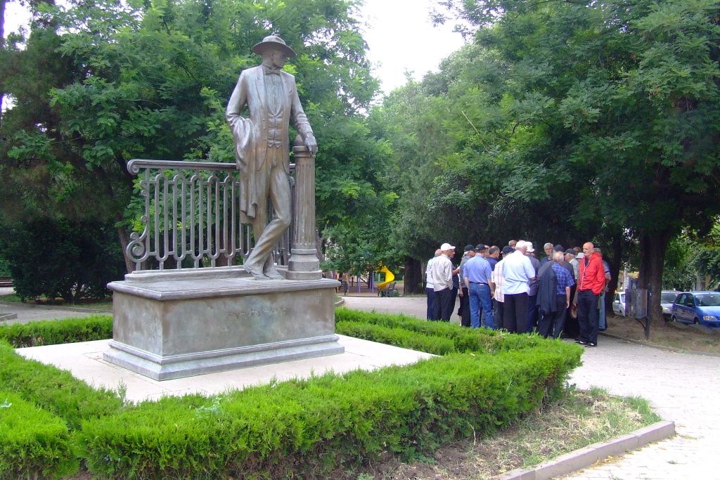Грузины-мужчины любят собираться поболтать