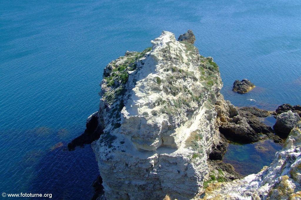 Тарханкут. Остров в море.