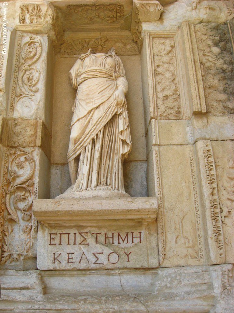 Статуя библиотеки Цельса
