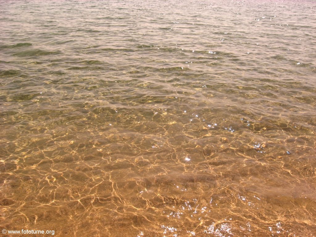 Кипр. Прозравчное Средиземное море.