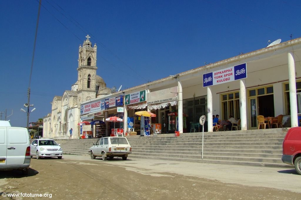 Площадь в Дипкарпаз