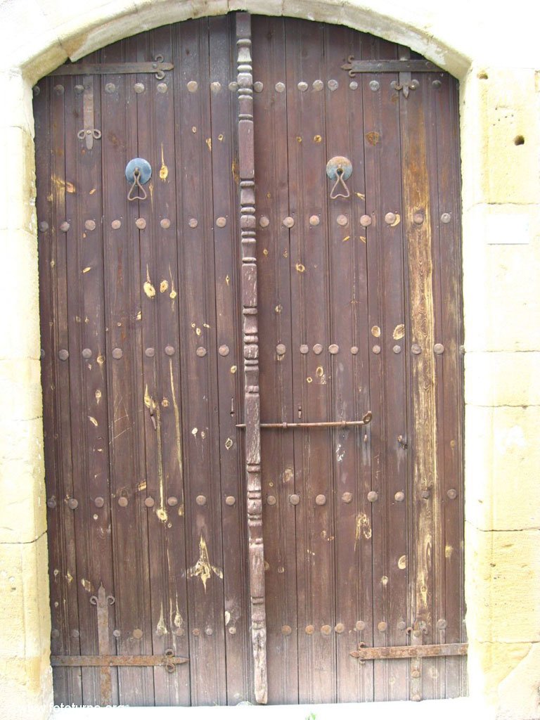 Старинная дверь