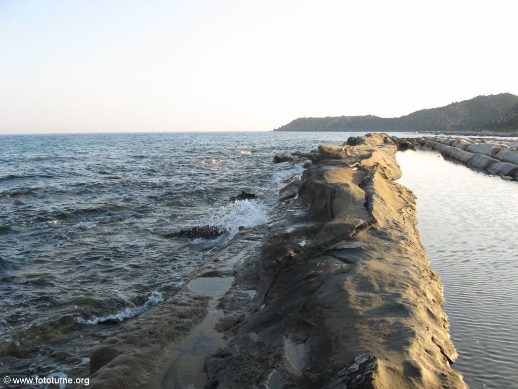 Кипр. Ванны на Средиземном море.